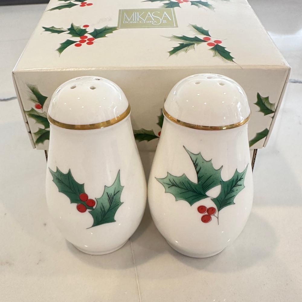 Mikasa Ribbon Holly Salt & Pepper Shaker Set Bone China Discontinued Christmas